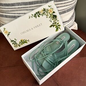 Chelsea and Violet Jalissa Leather Ankle Wrap dress sandals in Green size 7.5